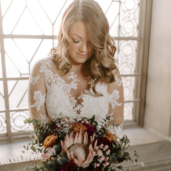 Wedding Dress - Picture 1 of 8